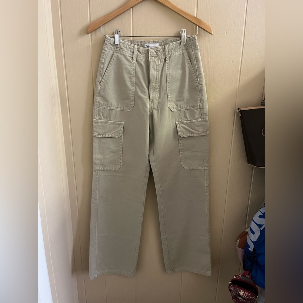 Zara Women’s Khaki Cargo Pants